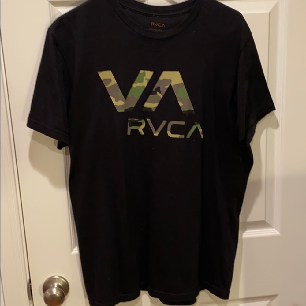 10/10 RVCA t-shirt. Camouflage lettering.